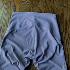 RARE Lavender Lululemon Size 6 Leggings